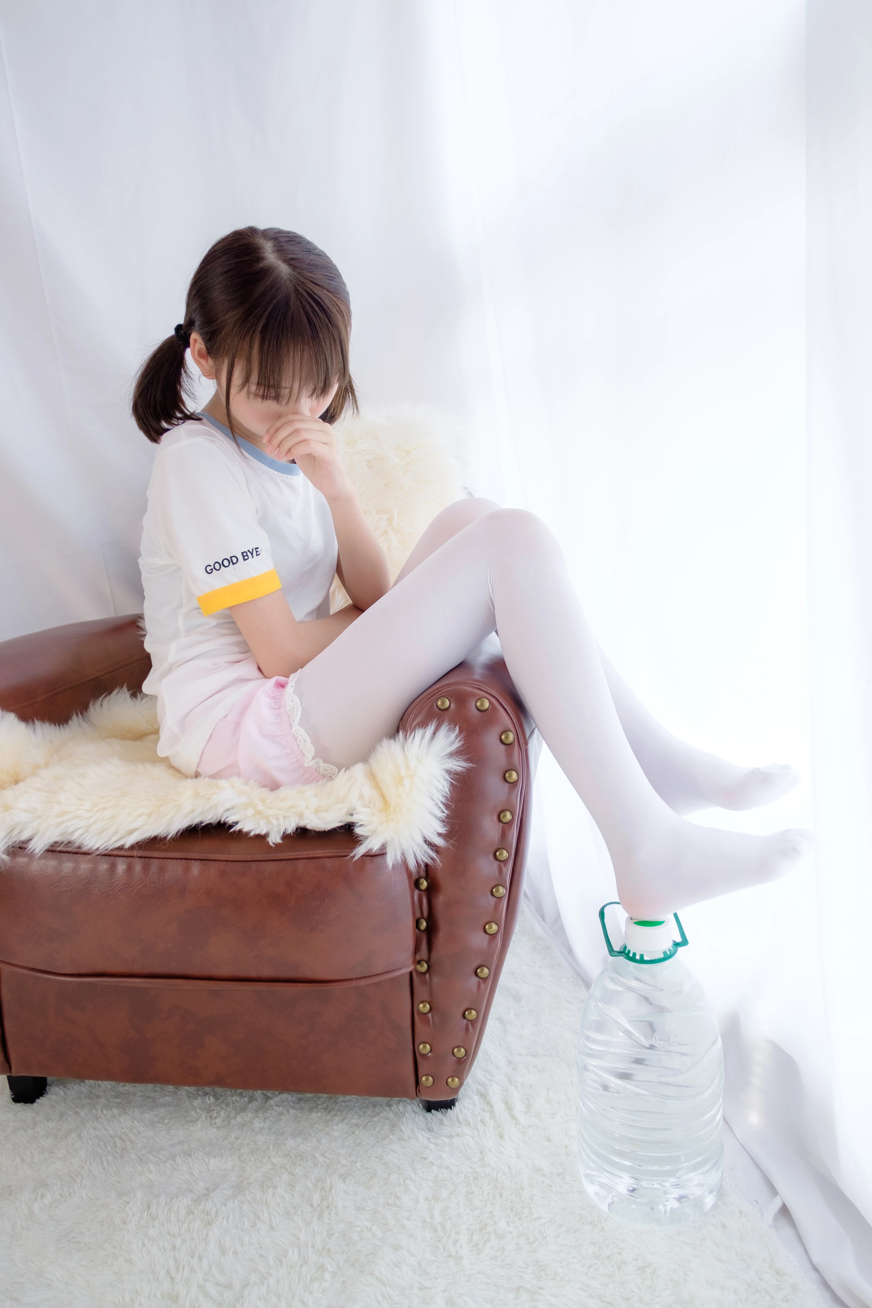 森萝财团 [R15-015] 白丝萝莉玩桶装水 [77P]插图8